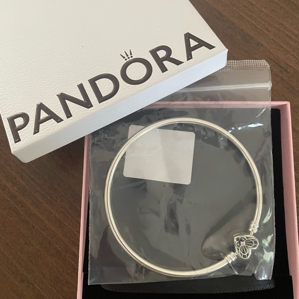 *NEW* Pandora Moments Butterfly Heart Bangle